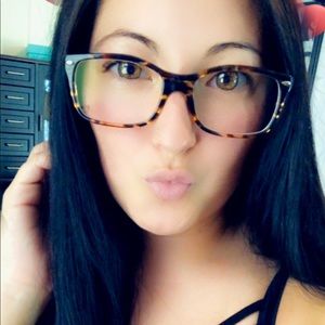 Meet your Posher, Kendra